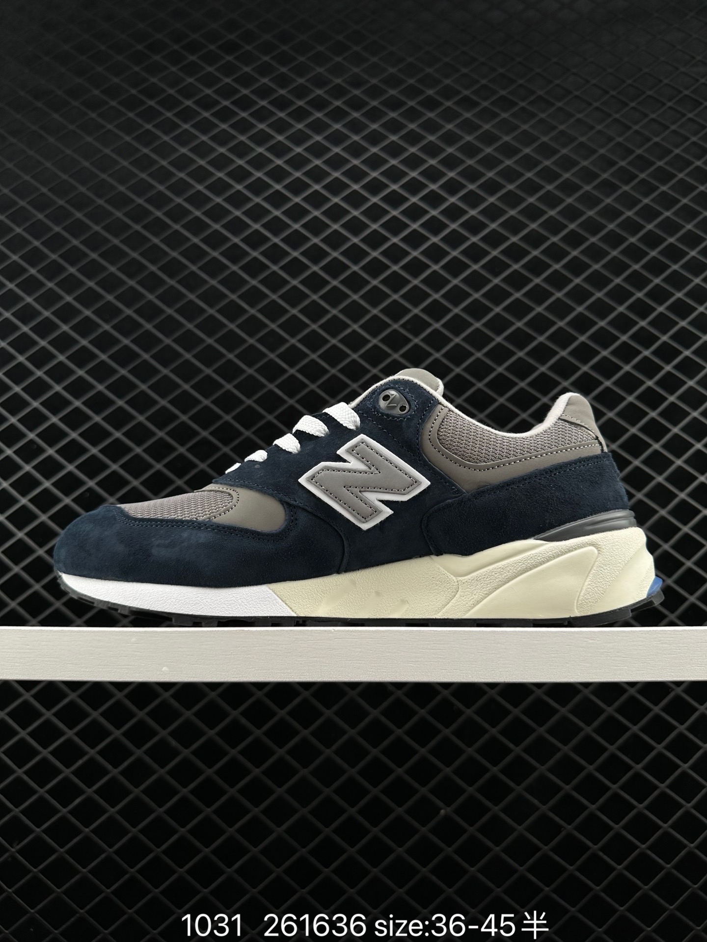 New Balance  NB999